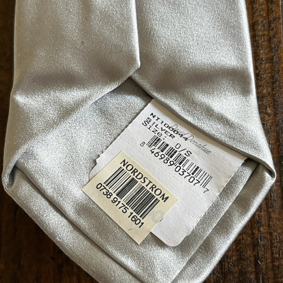 David Donahue Silver Silk Tie--NEW - Picture 3 of 3